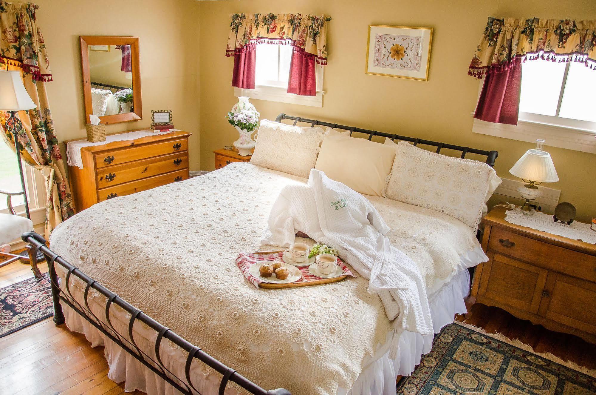 The Bed And Breakfast At Peace Hill Charles City Екстер'єр фото